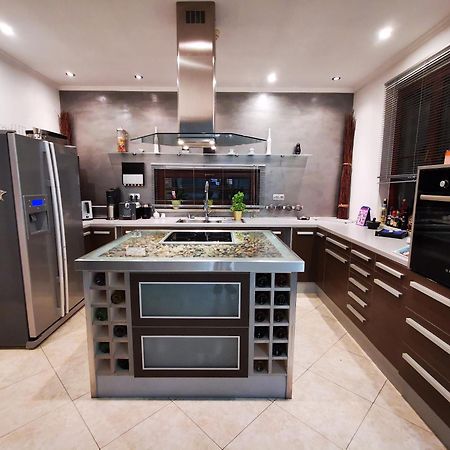 شقة Luxury Basement In The Surrounding Of Budapest Mogyoród المظهر الخارجي الصورة